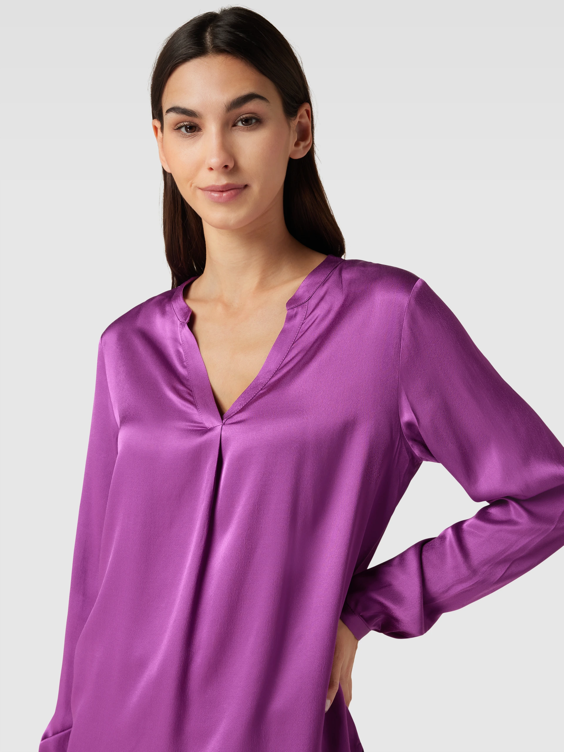 Bluse mit V-Ausschnitt und Tunikakragen in purple | Blusen | BEKLEIDUNG |  Salzkorn-Fashion
